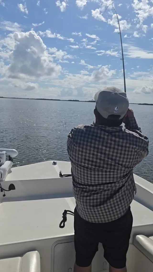 KTO RODS putting the smack down on some big reds!!!! #buckedupapparellc #coderedfishingcharters #floridalife #floridafishing #floridafishingproducts #newsmyrnabeach #mosqutiolagoon #4horsemancorks #sordknives #xtratufboots #kto_customrods #